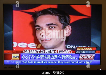 Miami Beach Florida,TV a schermo piatto,televisione,set,screen shot,media,ultime notizie,newscast,broadcast,via cavo,CNN,celebrità DJ AM,morte,suicidio,uomo ma Foto Stock