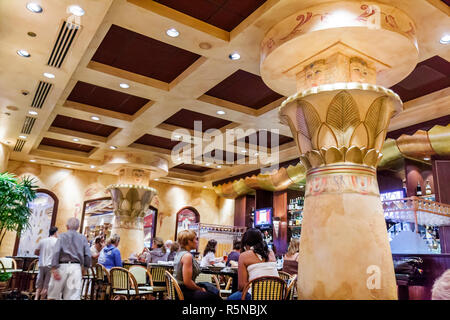 Miami Florida,Aventura Mall,Cheesecake Factory,ristoranti ristoranti ristorazione caffè bistrot,catena,decor,interior design,casual dini Foto Stock