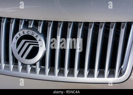 Miami Florida,Metro Ford,Mercury,American automaker,auto nuove,commerciante,concessionaria,broker auto,automobile,auto,cofano,grill,design,visitatori della strada Foto Stock