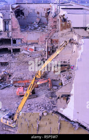 Wien, Vienna: non è più necessario il cinema in demolizione in 22. Donaustadt, Wien, Austria Foto Stock