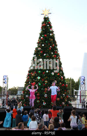 Sydney, Australia. 2 dicembre 2018. Per la prima volta la città di Sydney trasforma Green Square in un meraviglioso paese di divertimento natalizio. Credit: Carota/Alamy Live News Foto Stock