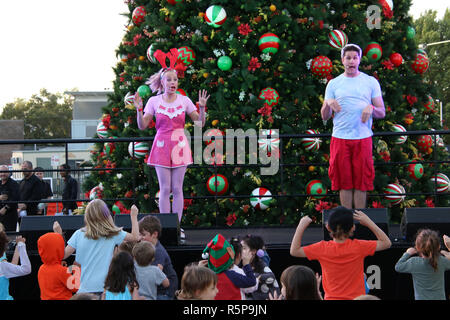 Sydney, Australia. 2 dicembre 2018. Per la prima volta la città di Sydney trasforma Green Square in un meraviglioso paese di divertimento natalizio. Credit: Carota/Alamy Live News Foto Stock