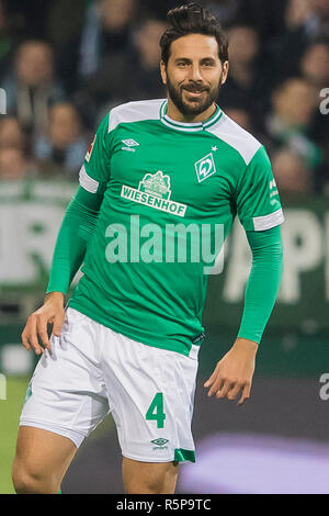 Brema, Stadio Weser, 01-12-2018 , Stagione 2018 / 2019 , la Bundesliga tedesca. Risultato finale 1-2, Werder Brema player Claudio Pizarro durante la partita Werder Brema - Bayern Munchen DFL REGOLAMENTI VIETANO QUALSIASI USO DI FOTOGRAFIE come sequenze di immagini e/o quasi-VIDEO Foto Stock