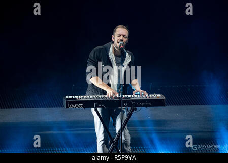 Leeds, Regno Unito. Il 1 dicembre 2018. Ted Dwane, Ben Lovett, Marcus Mumford e Winston Marshall di Mumford and Sons eseguire presso il Leeds Arena sul loro "delta ' world tour 01/12/2018 Credit: Gary Mather/Alamy Live News Foto Stock