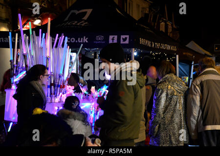 Princes Risborough, UK. Il 1 dicembre del 2018. Princes Risborough le luci di Natale accendere 1 Dic 2018. UK Credit: Susie Kearley/Alamy Live News Foto Stock