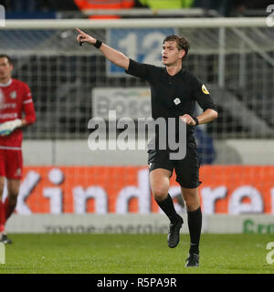 HEERENVEEN , Calcetto , 01-12-2018 , Abe Lenstra stadium , Stagione 2018 / 2019 , olandese Eredivisie, arbitro Joey Kooij durante la partita SC Heerenveen - Fortuna Sittard Foto Stock
