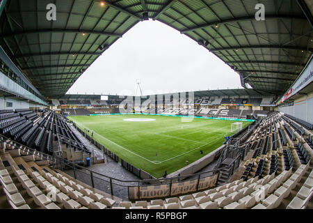 ALMELO, Polman Stadium, 02-12-2018 , Stagione 2018 / 2019 , olandese Eredivisie. panoramica dello stadio durante la partita Eracle - VVV Foto Stock