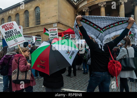 1 dicembre 2018 - Spiacenti Medyan, scritto e destinato ad aggiungerlo.....Londra, Regno Unito. Il 1 dicembre 2018. Manifestanti hanno chiesto sulla BBC a ritirarsi dal 2019 Eurovision Song Contest ospitato da Israele, per evitare di essere complice in Israele la continue violazioni dei palestinesi per i diritti umani. Dicono che il concorso "artwashes' Israele per la situazione dei diritti umani, compresa l'uccisione di almeno 205 palestinesi da parte delle forze israeliane nel assediata nella Striscia di Gaza poiché le proteste hanno avuto inizio alla fine di marzo e il passaggio della nazione ebraica uno stato di diritto che formalizza un sistema di apartheid in legge israeliana. La protesta è stata opp Foto Stock