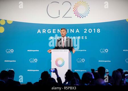 (181202) -- BUENOS AIRES, Dicembre 2, 2018 (Xinhua) -- Presidente argentino Mauricio Macri risolve una conferenza stampa durante il XIII vertice del Gruppo dei 20 (G20) a Buenos Aires, Argentina, il 1 dicembre, 2018. Il XIII vertice G20 concluso qui il sabato, con membri approvando il sistema commerciale multilaterale e la chiamata per le riforme alla Organizzazione mondiale del commercio (OMC), il commercio globale di corpo di vigilanza. (Xinhua/Li Ming) (hxy) Foto Stock