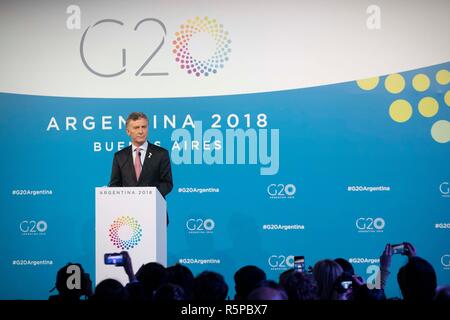 (181202) -- BUENOS AIRES, Dicembre 2, 2018 (Xinhua) -- Presidente argentino Mauricio Macri risolve una conferenza stampa durante il XIII vertice del Gruppo dei 20 (G20) a Buenos Aires, Argentina, il 1 dicembre, 2018. Il XIII vertice G20 concluso qui il sabato, con membri approvando il sistema commerciale multilaterale e la chiamata per le riforme alla Organizzazione mondiale del commercio (OMC), il commercio globale di corpo di vigilanza. (Xinhua/Li Ming) (hxy) Foto Stock