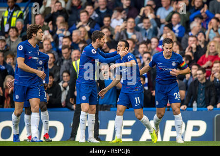 Londra, Regno Unito. 2° dic 2018. Pedro di Chelsea celebra il punteggio obiettivo di apertura durante il match di Premier League tra Chelsea e Fulham a Stamford Bridge, Londra, Inghilterra il 2 dicembre 2018. Foto di Salvio Calabrese. Credito: THX Immagini/Alamy Live News Foto Stock