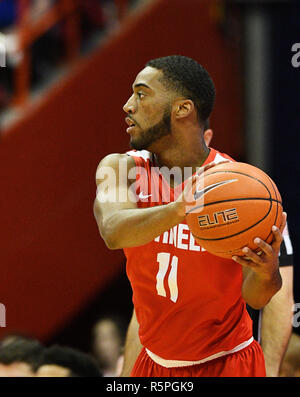 Syracuse, NY, STATI UNITI D'AMERICA. 1 dicembre, 2018. Cornell guard Terrance McBride durante la prima metà del gioco come il Syracuse Orange ha sconfitto il Cornell Big Red 63-55 al Carrier Dome in Syracuse, New York. Foto di Alan Schwartz/Cal Sport Media/Alamy Live News Foto Stock