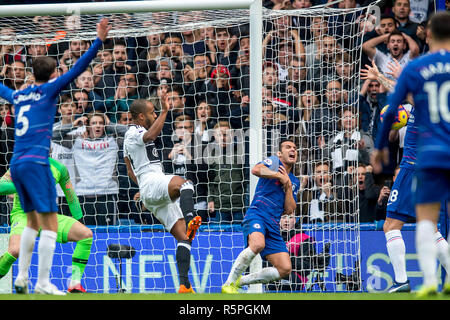 Londra, Regno Unito. 2° dic 2018. Pedro di Chelsea si bloccasse durante il match di Premier League tra Chelsea e Fulham a Stamford Bridge, Londra, Inghilterra il 2 dicembre 2018. Foto di Salvio Calabrese. Credito: THX Immagini/Alamy Live News Foto Stock