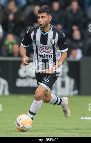 ALMELO, Polman Stadium, 02-12-2018 , Stagione 2018 / 2019 , olandese Eredivisie. Risultato finale 4-1, Heracles Almelo player Mohammed Osman durante il match Eracle - VVV Foto Stock