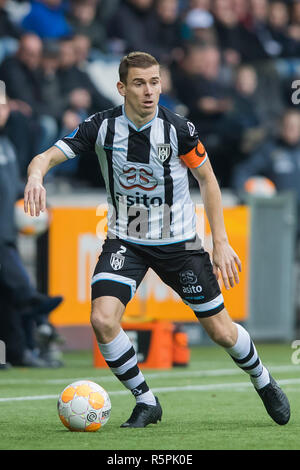 ALMELO, Polman Stadium, 02-12-2018 , Stagione 2018 / 2019 , olandese Eredivisie. Risultato finale 4-1, Heracles Almelo player Tim Breukers durante il match Eracle - VVV Foto Stock