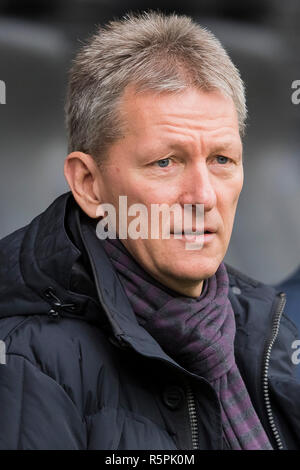 ALMELO, Polman Stadium, 02-12-2018 , Stagione 2018 / 2019 , olandese Eredivisie. Risultato finale 4-1, Heracles Almelo Coach Frank Wormuth durante il match Eracle - VVV Foto Stock