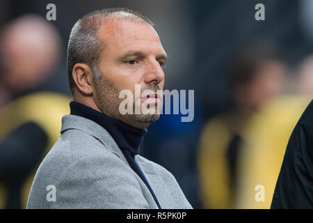 ALMELO, Polman Stadium, 02-12-2018 , Stagione 2018 / 2019 , olandese Eredivisie. Risultato finale 4-1, VVV Venlo coach Maurice Steijn durante il match Eracle - VVV Foto Stock