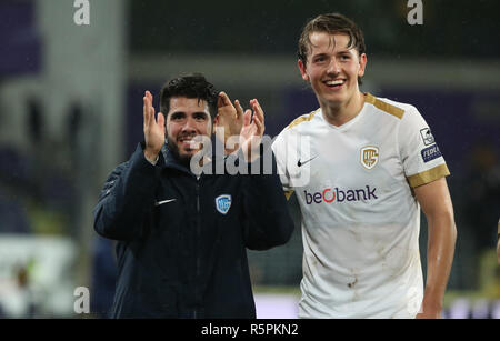 Bruxelles, Belgio - 02 dicembre : Alejandro Pozuelo e Sander Berge celebrare dopo aver vinto la Jupiler Pro League Match Day 17 tra RSC Anderlecht e KRC Genk sul dicembre 02, 2018 Bruxelles in Belgio. (Foto di Vincent Van Doornick/Isosport) Foto Stock