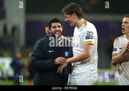 Bruxelles, Belgio - 02 dicembre : Alejandro Pozuelo e Sander Berge celebrare dopo aver vinto la Jupiler Pro League Match Day 17 tra RSC Anderlecht e KRC Genk sul dicembre 02, 2018 Bruxelles in Belgio. (Foto di Vincent Van Doornick/Isosport) Foto Stock