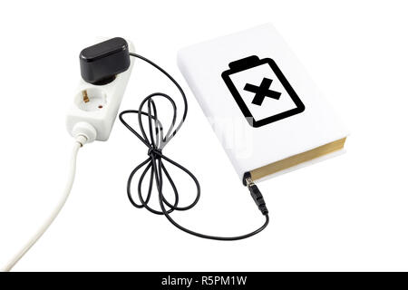 Prenota collegato a un caricabatteria USB. Il simbolo della batteria indica il livello di carica. Foto Stock