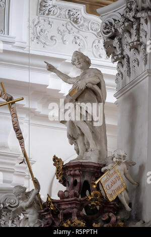 San Giovanni Battista, statua sul pulpito nella Basilica di San Martino e Oswald a Weingarten, Germania Foto Stock