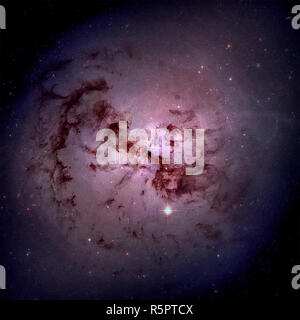 Gigante galassia ellittica NGC 1316 nella costellazione Fornax. Foto Stock