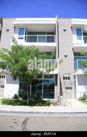 Nuovissimo e moderno bianco residenze di lusso Foto Stock