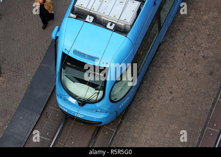 Vista aerea tram sul divieto di piazza Jelacic a Zagabria in Croazia Foto Stock