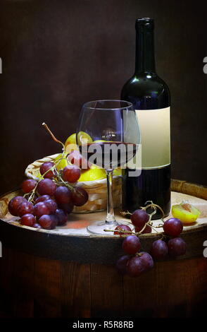 Ancora in vita con vino rosso e formaggio Foto Stock