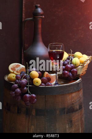 Vino con formaggio e frutta Foto Stock