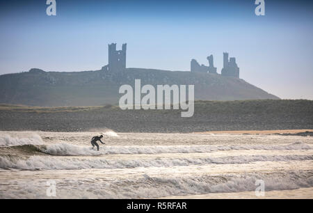 Surf sulla spiaggia di Embleton, Northumberland, England, Regno Unito, GB, Europa Foto Stock