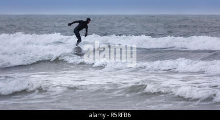 Surf sulla spiaggia di Embleton, Northumberland, England, Regno Unito, GB, Europa Foto Stock