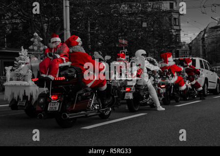 Gruppo di Babbo Natale a cavallo del loro moto di Zurigo Foto Stock