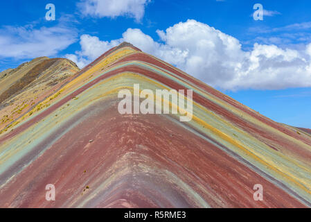 Vinicunca, noto anche come Rainbow Mountain, vicino a Cusco, Perù Foto Stock