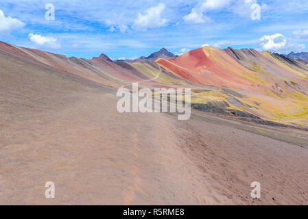 Vinicunca, noto anche come Rainbow Mountain, vicino a Cusco, Perù Foto Stock