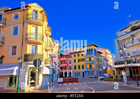 Città di Grado passeggiata turistica street colorata architettura view Foto Stock