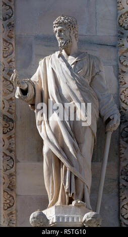 San Giustino, statua nel Duomo di Milano e il Duomo di Santa Maria Nascente, Milano, Lombardia, Italia Foto Stock