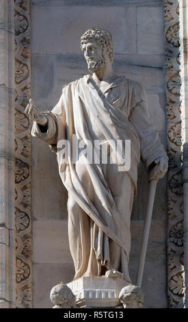 San Giustino, statua nel Duomo di Milano e il Duomo di Santa Maria Nascente, Milano, Lombardia, Italia Foto Stock