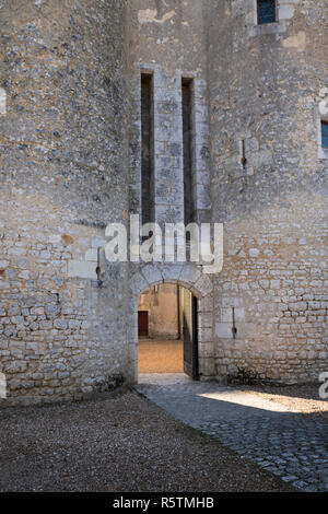 Chateau de Fougeres-sur-Bievre, cancello di ingresso Foto Stock