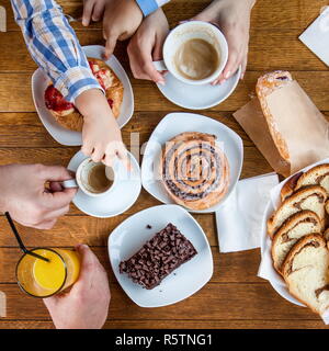 I bambini la scelta di torte al fast food Foto Stock