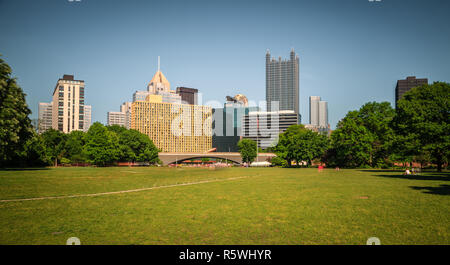 Vista del centro di Pittsburgh skyline da Point State Park Foto Stock