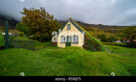 Chiesa Hofskirkja, Hof, Southeastern Islanda Foto Stock