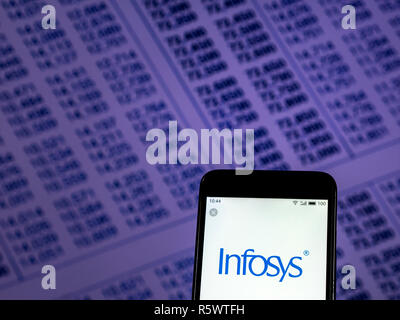 Infosys visto il logo visualizzato sul telefono intelligente. Foto Stock