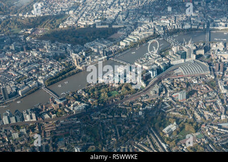 Antenna di Londra shot che mostra chiave di attrazioni turistiche e luoghi compresi Buckingham Palace, Nelson la colonna e la Casa del Parlamento Foto Stock