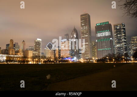 Chicago, Illinois - Stati Uniti d'America - 29 Novembre 2014: Nord sullo skyline di Chicago al tramonto Foto Stock