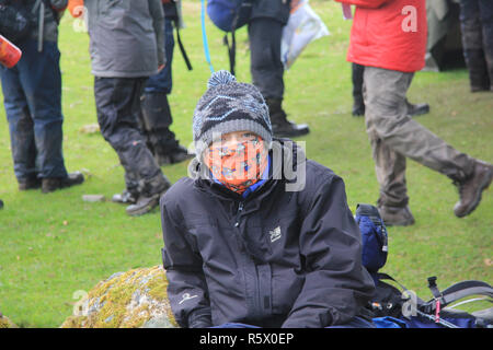 I partecipanti a un checkpoint durante i dieci tori su Dartmoor Foto Stock