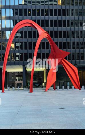 Chicago, Illinois, Stati Uniti d'America. Il Alexander Calder scultura Flamingo con il suo colore che divenne noto come 'Calder rosso." Foto Stock
