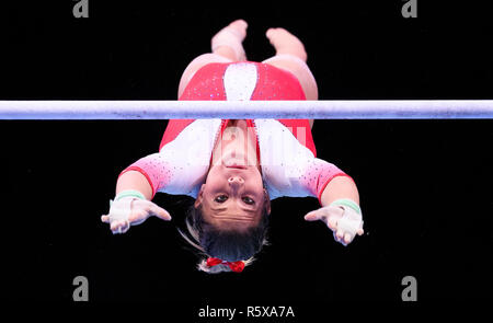 Ludwigsburg, Germania. 01 Dic, 2018. Elisabeth Seitz (MTV Stoccarda) presso le barre irregolari. GES/Ginnastica/Prima Bundesliga: DTL finale, 01.12.2018 - | Utilizzo di credito in tutto il mondo: dpa/Alamy Live News Foto Stock