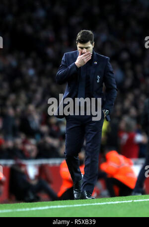 Londra, Regno Unito. 2° dic, 2018. Mauricio Pochettino (speroni manager) deiezioni all'Arsenal v Tottenham Hotspur Premier League inglese corrispondono all'Emirates Stadium di Londra il 2 dicembre 2018. Credito: Paolo Marriott/Alamy Live News Foto Stock