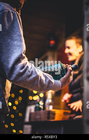 Salisbury, Wiltshire, Regno Unito. 2° dic 2018. Scene da Salisbury mercatino di Natale, Wiltshire, Inghilterra. Credito: Mark Clemas Fotografia/Alamy Live News Foto Stock